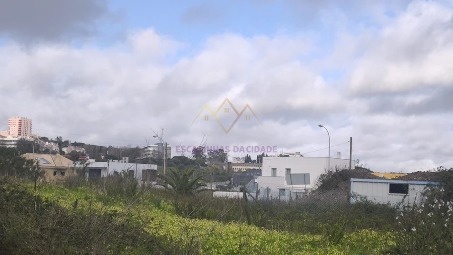 Terreno para Venda em Carnaxide e Queijas