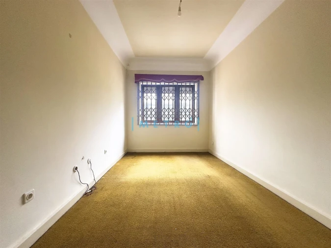 Moradia T4 para Venda em Paranhos Foto 4