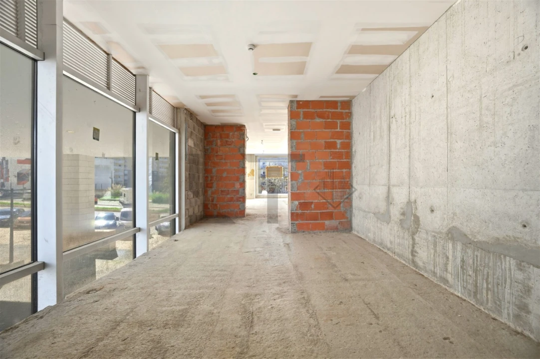 Loja para Arrendamento em Lumiar Foto 7