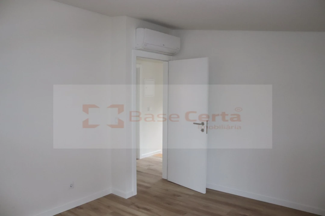 Apartamento T3 para Venda em Almada, Cova da Piedade, Pragal e Cacilhas Foto 5