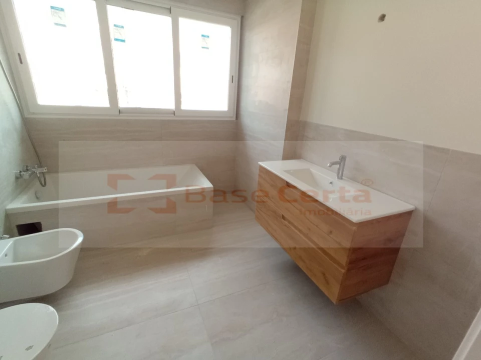 Apartamento T3 para Venda em Almada, Cova da Piedade, Pragal e Cacilhas Foto 13