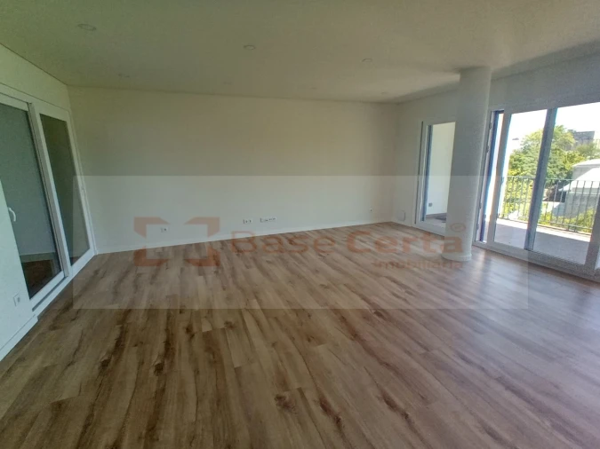 Apartamento T3 para Venda em Almada, Cova da Piedade, Pragal e Cacilhas Foto 4