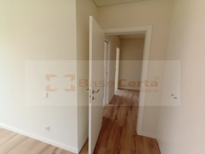 Apartamento T3 para Venda em Almada, Cova da Piedade, Pragal e Cacilhas Foto 8