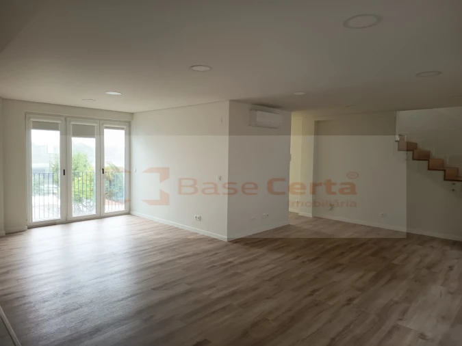 Apartamento T3 para Venda em Almada, Cova da Piedade, Pragal e Cacilhas Foto 9