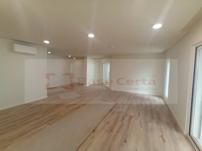 Apartamento T3 para Venda em Almada, Cova da Piedade, Pragal e Cacilhas Foto 16