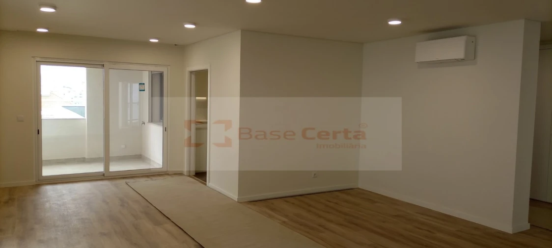 Apartamento T3 para Venda em Almada, Cova da Piedade, Pragal e Cacilhas Foto 17