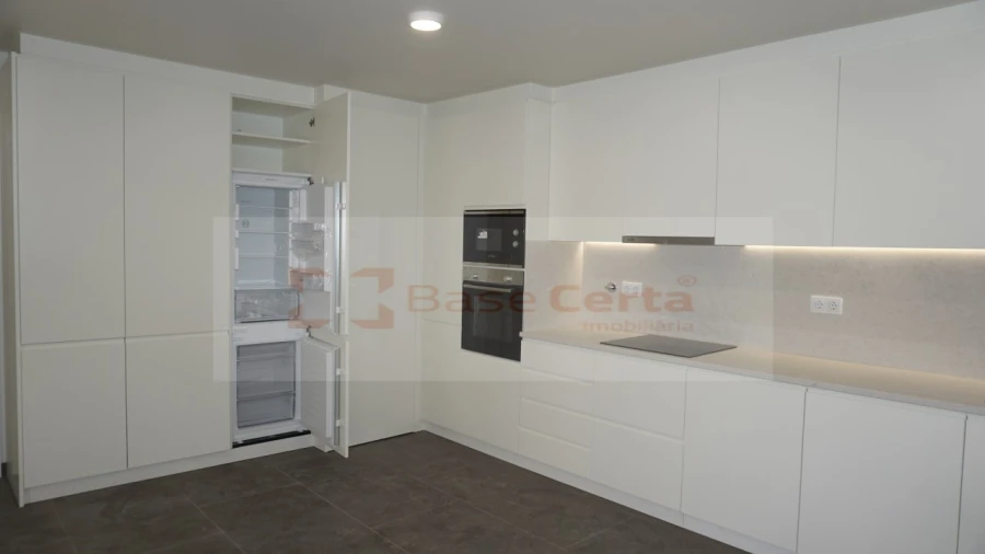 Apartamento T3 para Venda em Almada, Cova da Piedade, Pragal e Cacilhas Foto 1