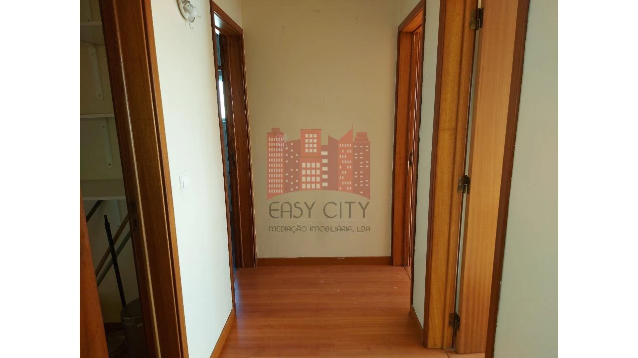 Apartamento T2 para Venda em Queluz e Belas Foto 3