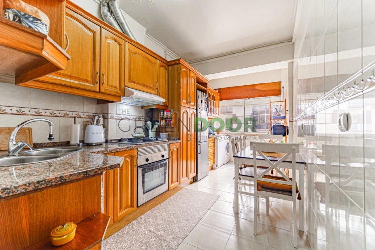 Apartamento T2 para Venda em Amora Foto 6