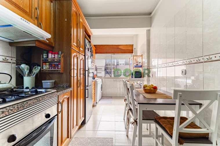 Apartamento T2 para Venda em Amora Foto 8