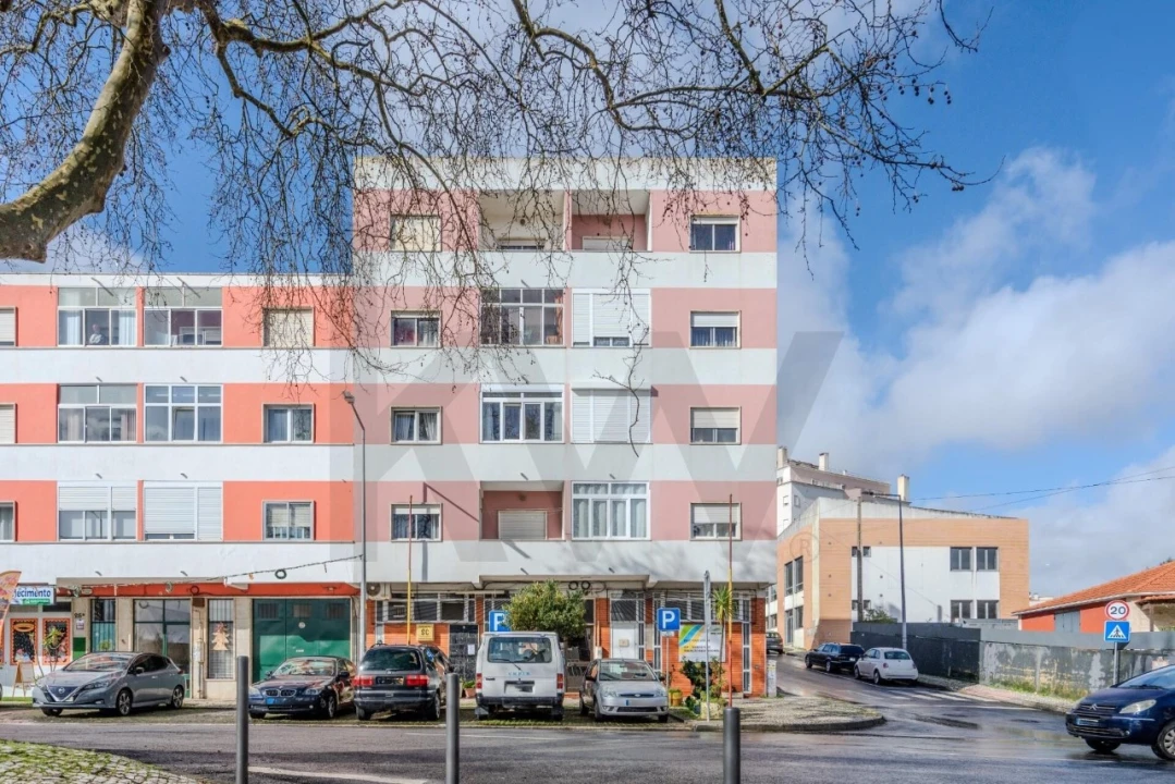 Apartamento T2 para Venda em Queluz e Belas Foto 2