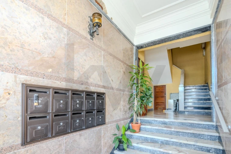 Apartamento T2 para Venda em Queluz e Belas Foto 3