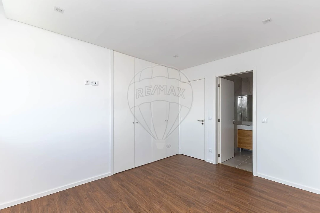 Apartamento T3 para Venda em Vilar de Andorinho Foto 16