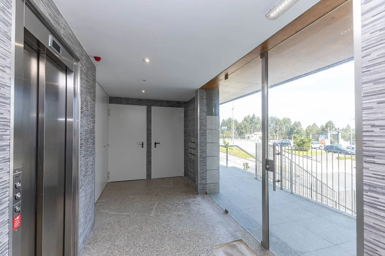 Apartamento T2 para Venda em Vilar de Andorinho Foto 3