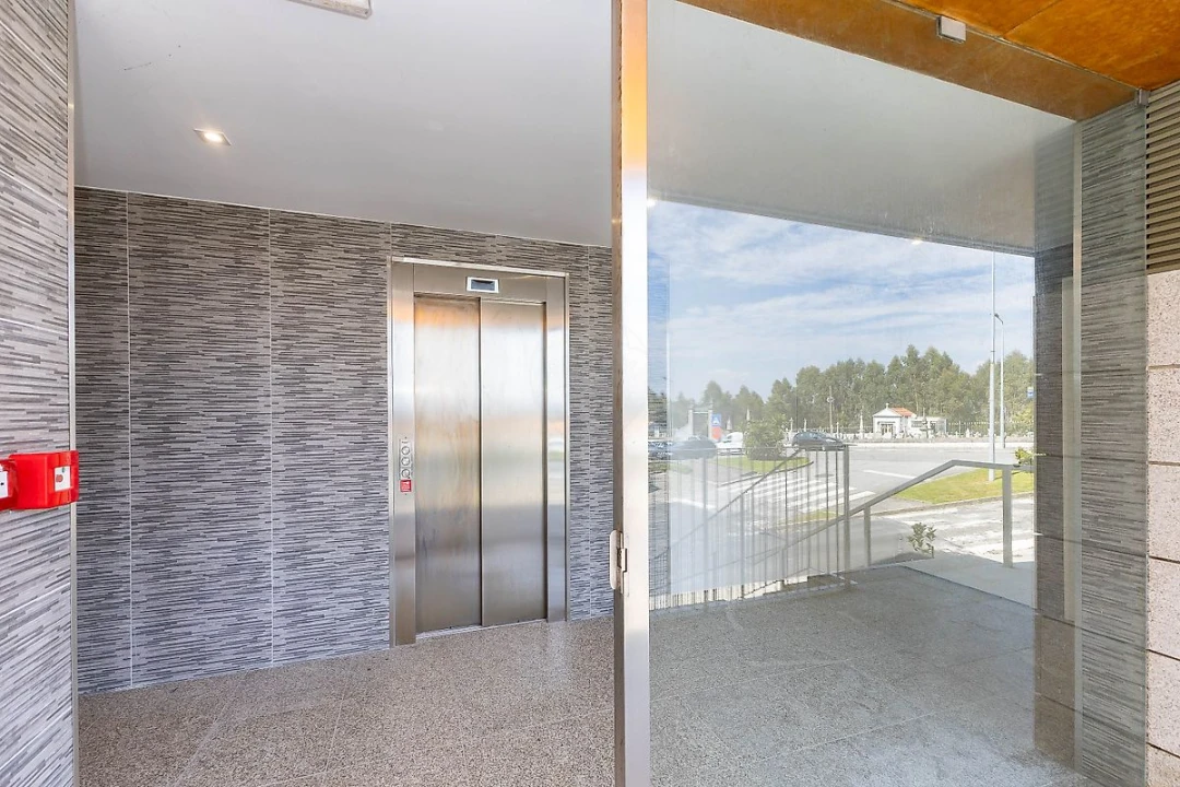 Apartamento T3 para Venda em Vilar de Andorinho Foto 2