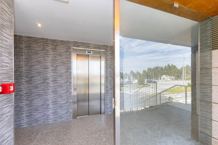 Apartamento T3 para Venda em Vilar de Andorinho Foto 2