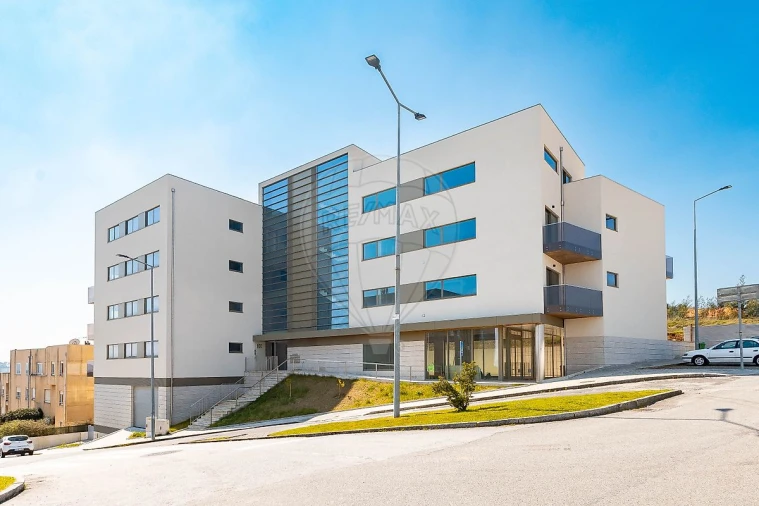 Apartamento T3 para Venda em Vilar de Andorinho Foto 1