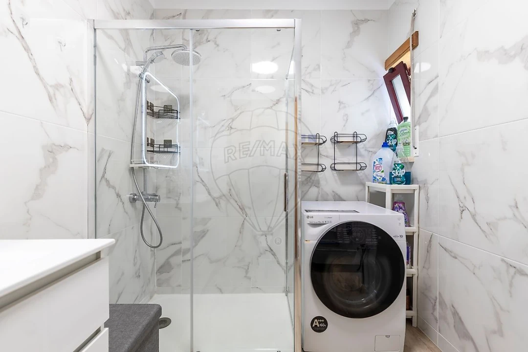 Apartamento T2 para Venda em Santa Maria, São Pedro e Matacães Foto 17