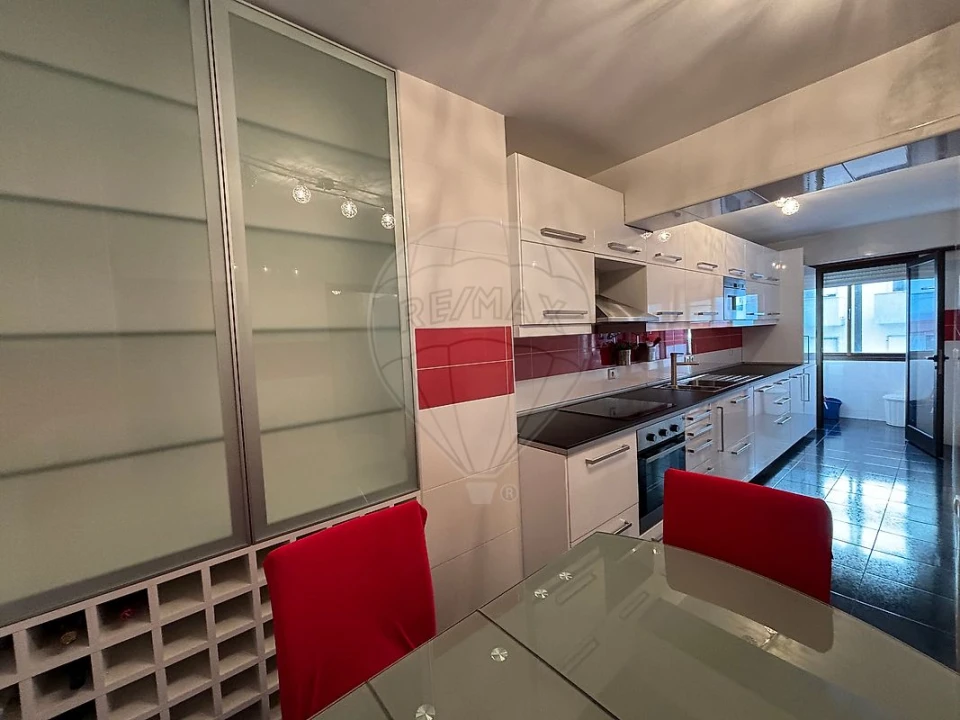 Apartamento T3 para Arrendamento em Ovar, São João, Arada e São Vicente de Pereira Jusã Foto 3