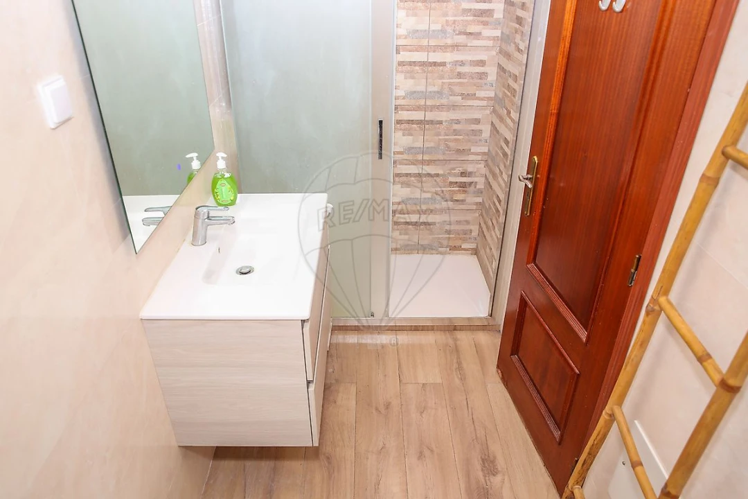 Apartamento T2 para Venda em Azambuja Foto 17