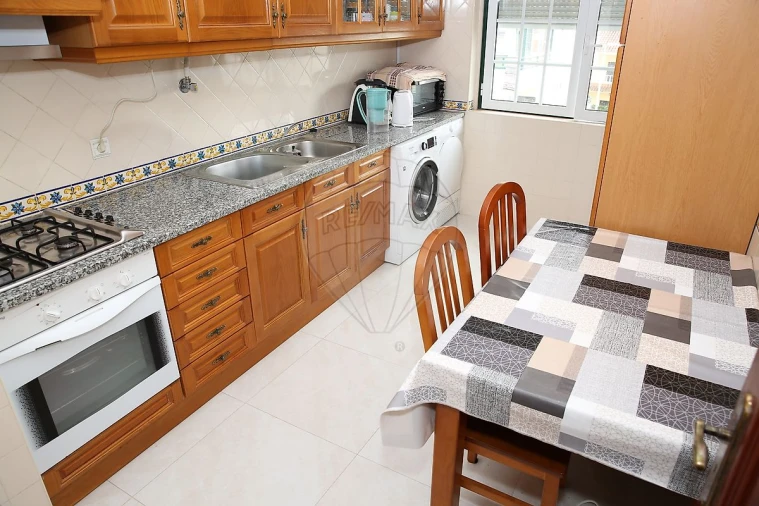 Apartamento T2 para Venda em Azambuja Foto 8