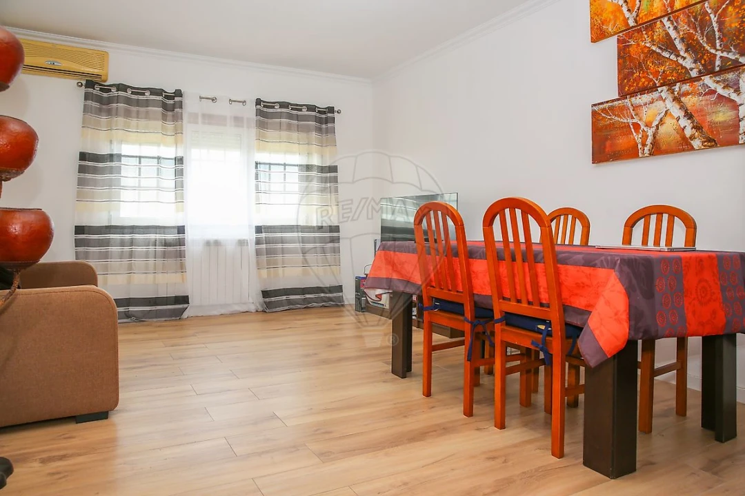 Apartamento T2 para Venda em Azambuja Foto 2