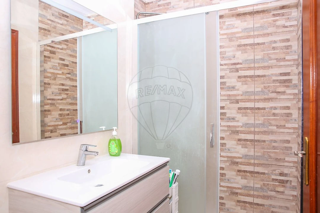 Apartamento T2 para Venda em Azambuja Foto 16