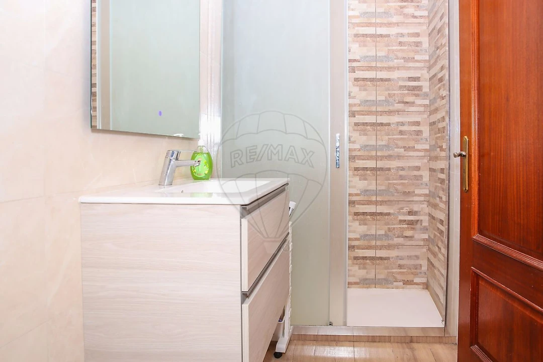 Apartamento T2 para Venda em Azambuja Foto 18