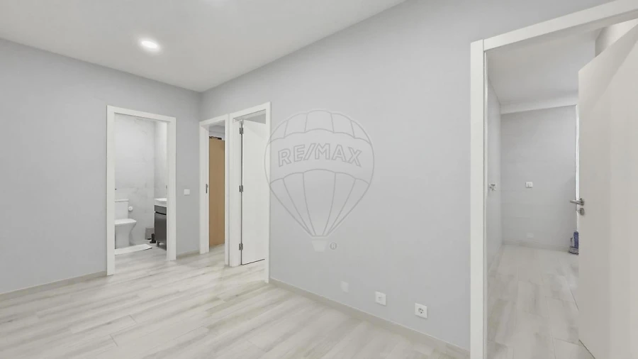 Apartamento T3 para Venda em Laranjeiro e Feijó Foto 1