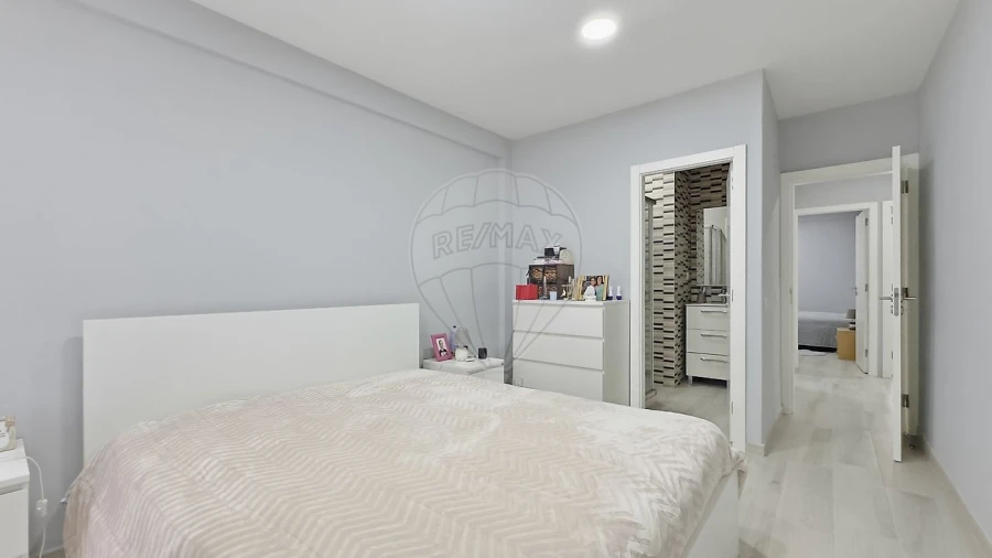 Apartamento T3 para Venda em Laranjeiro e Feijó Foto 2