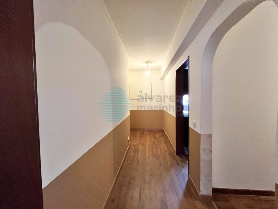 Apartamento T3 para Arrendamento em Santa Maria, São Pedro e Matacães Foto 2