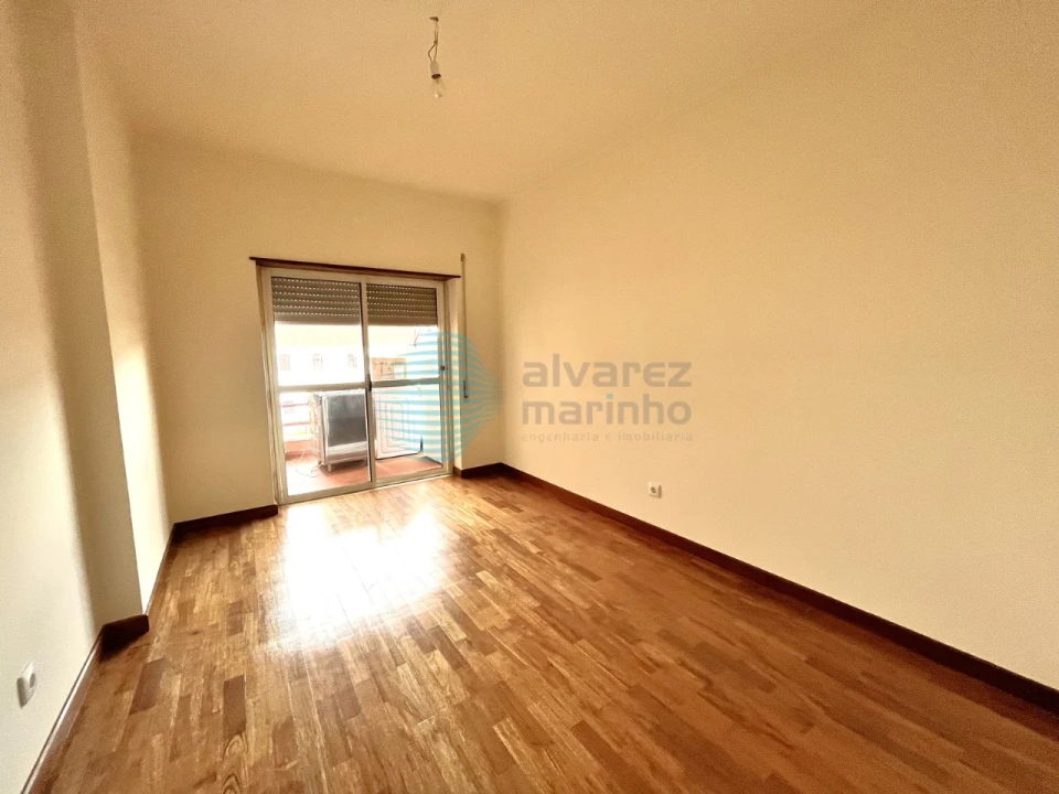 Apartamento T3 para Arrendamento em Santa Maria, São Pedro e Matacães Foto 10