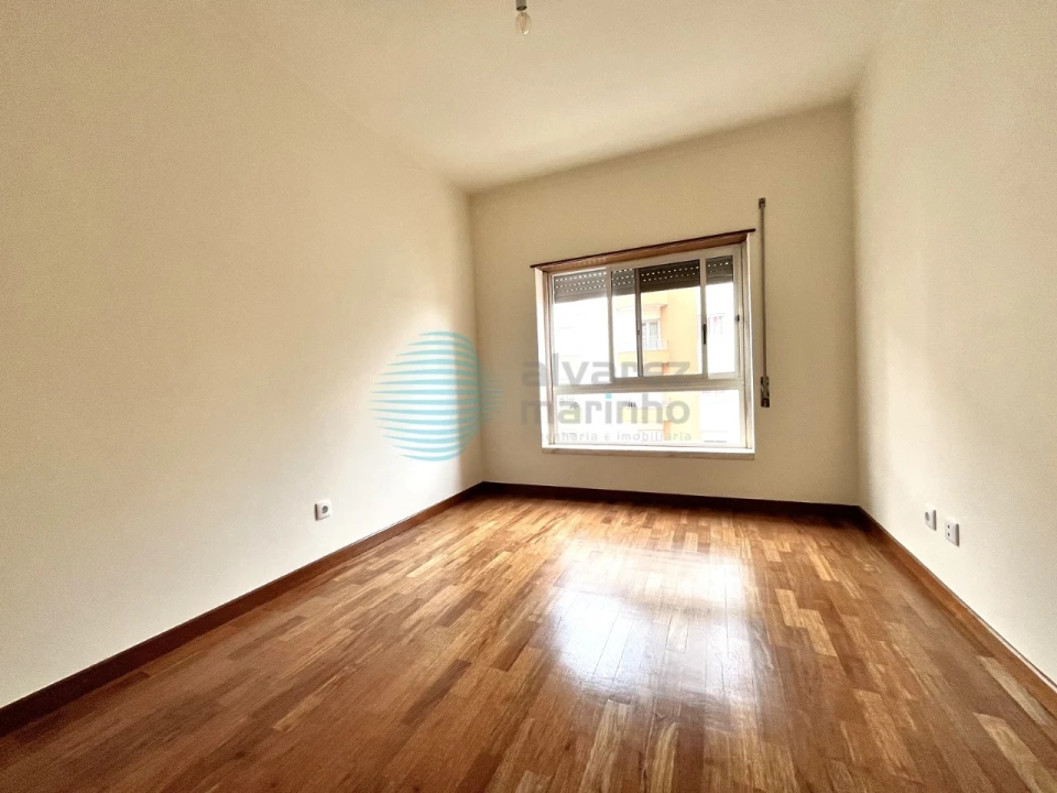 Apartamento T3 para Arrendamento em Santa Maria, São Pedro e Matacães Foto 11