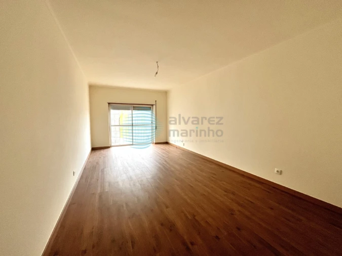 Apartamento T3 para Arrendamento em Santa Maria, São Pedro e Matacães Foto 6