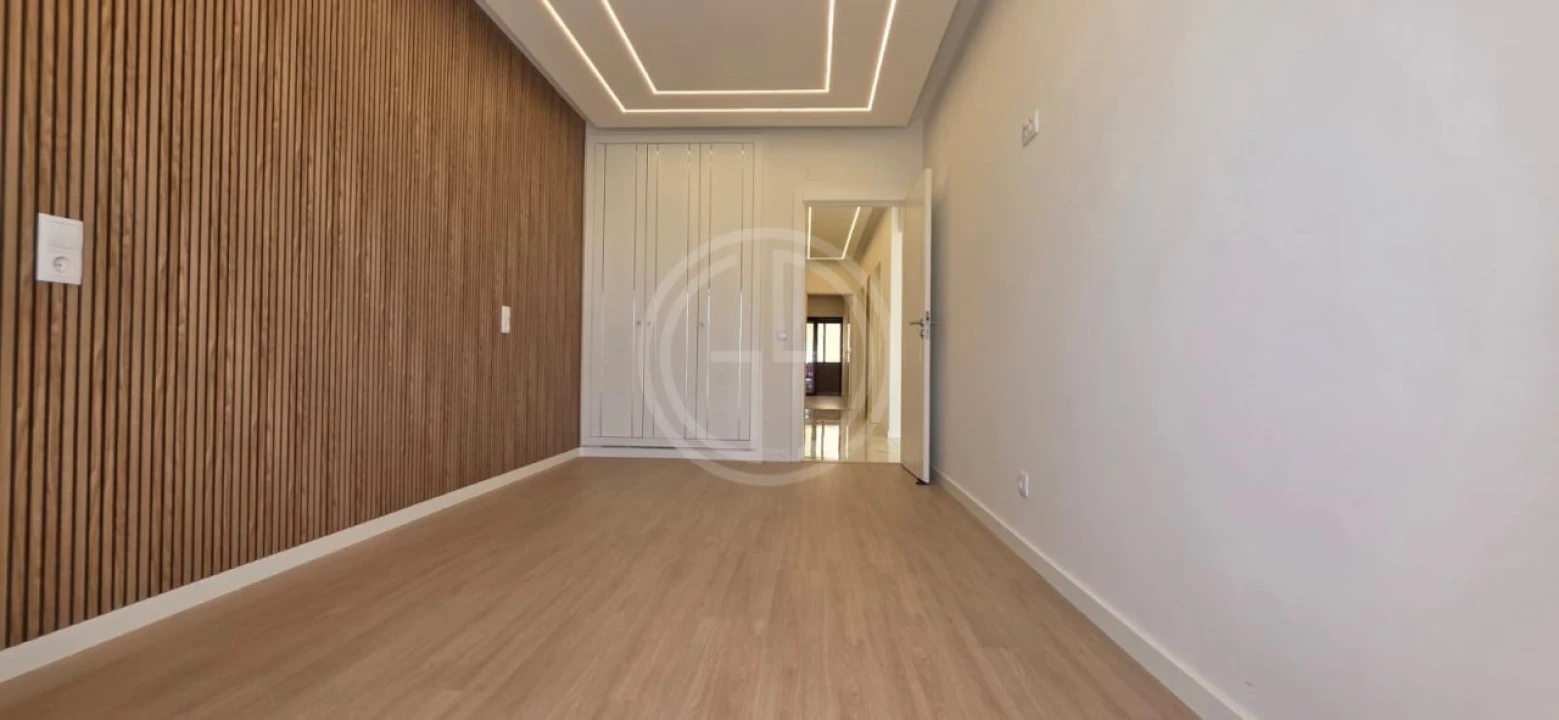 Apartamento T3 para Venda em Quarteira Foto 6