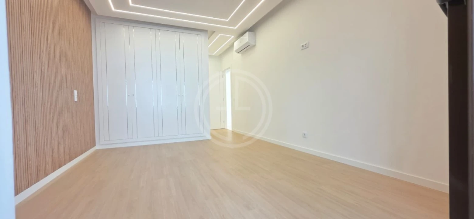 Apartamento T3 para Venda em Quarteira Foto 9