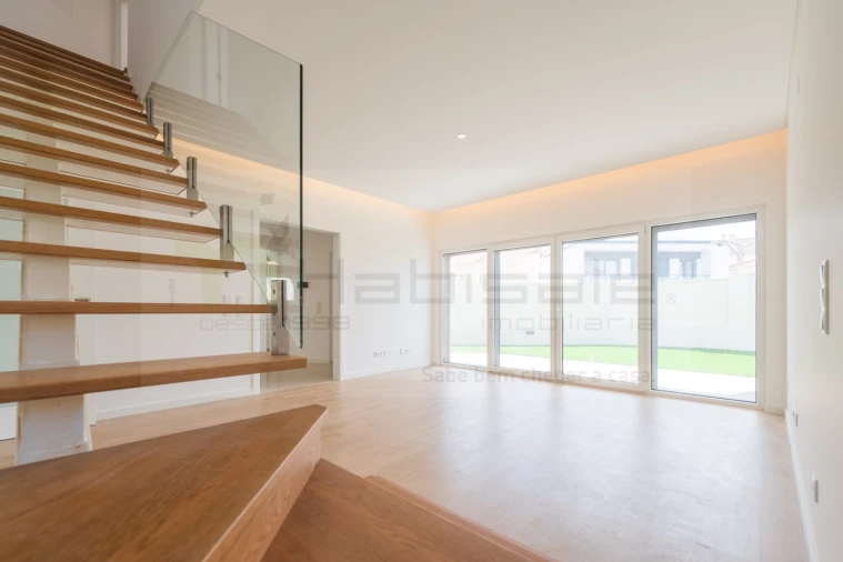 Moradia T3 para Venda em São Domingos de Rana Foto 24