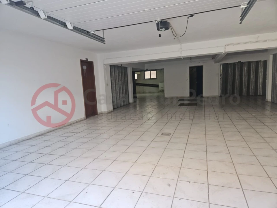 Garagem para Arrendamento em Charneca de Caparica e Sobreda Foto 2