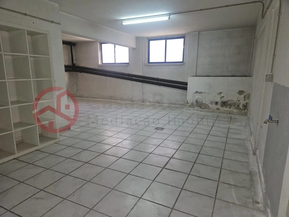 Garagem para Arrendamento em Charneca de Caparica e Sobreda Foto 4