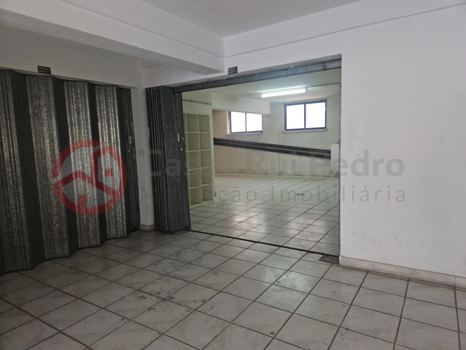 Garagem para Arrendamento em Charneca de Caparica e Sobreda Foto 8