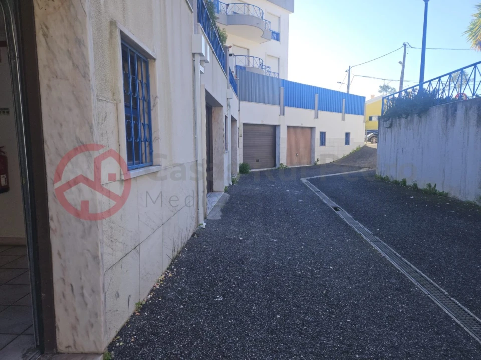 Garagem para Arrendamento em Charneca de Caparica e Sobreda Foto 11