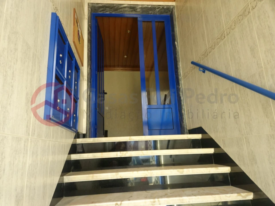 Garagem para Arrendamento em Charneca de Caparica e Sobreda Foto 12