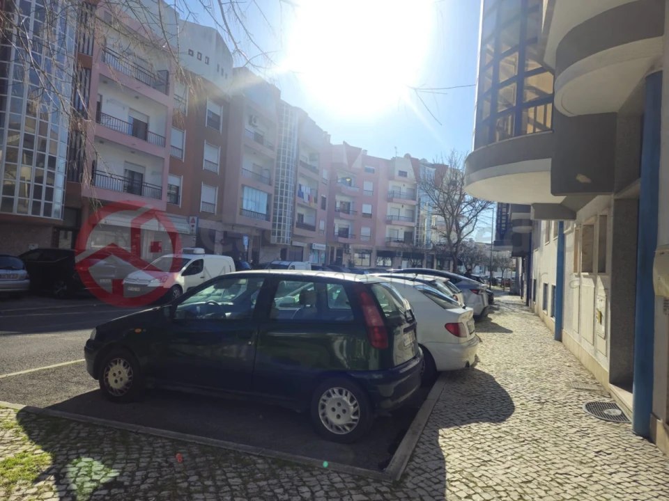 Garagem para Arrendamento em Charneca de Caparica e Sobreda Foto 14