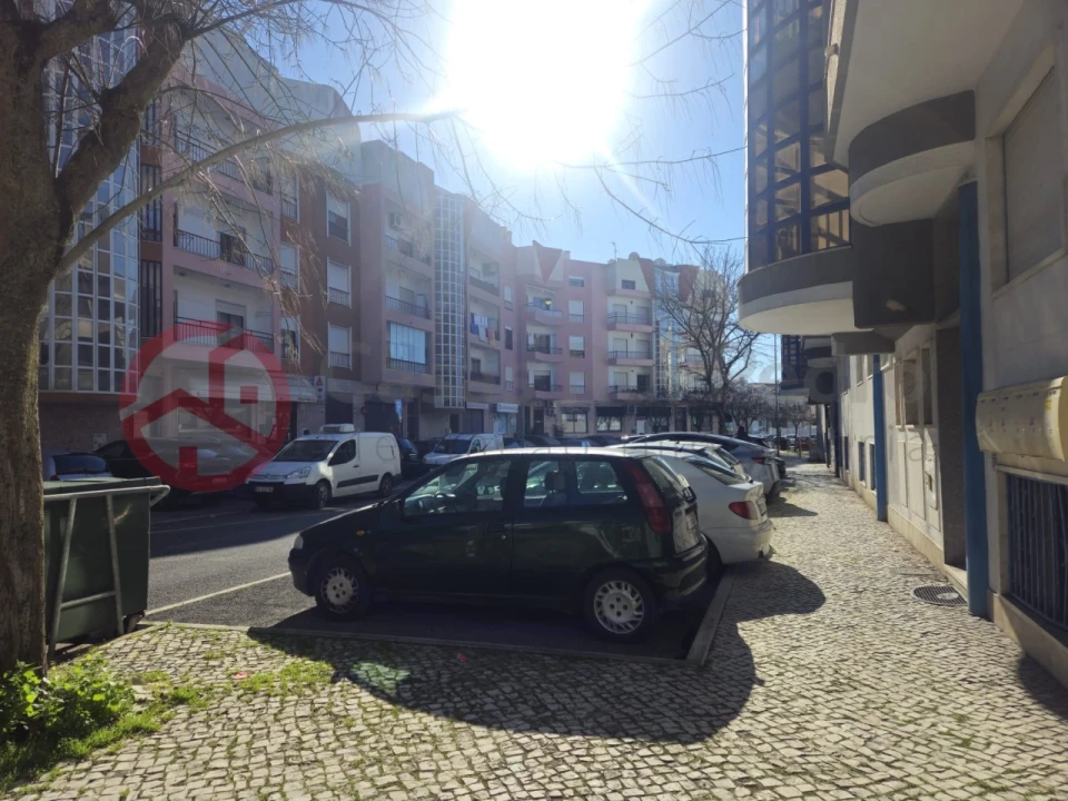 Garagem para Arrendamento em Charneca de Caparica e Sobreda Foto 15