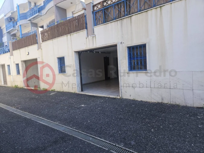 Garagem para Arrendamento em Charneca de Caparica e Sobreda Foto 1