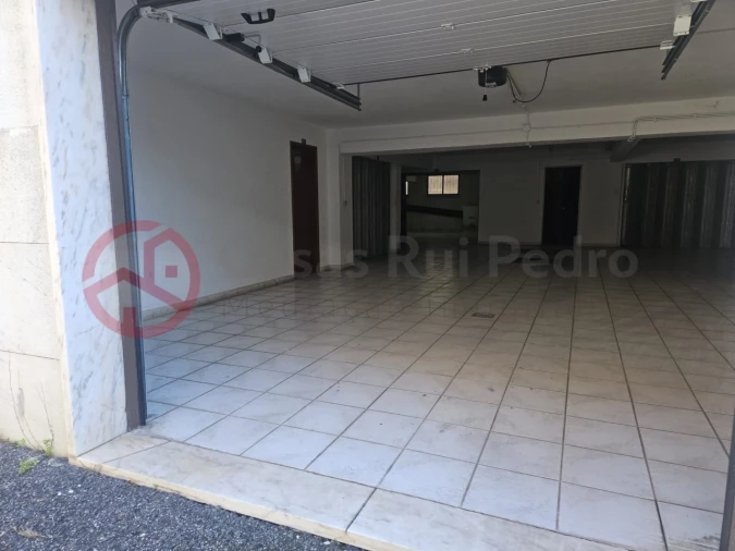 Garagem para Arrendamento em Charneca de Caparica e Sobreda Foto 3