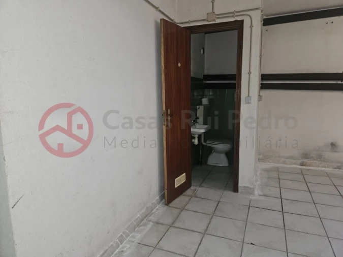 Garagem para Arrendamento em Charneca de Caparica e Sobreda Foto 9