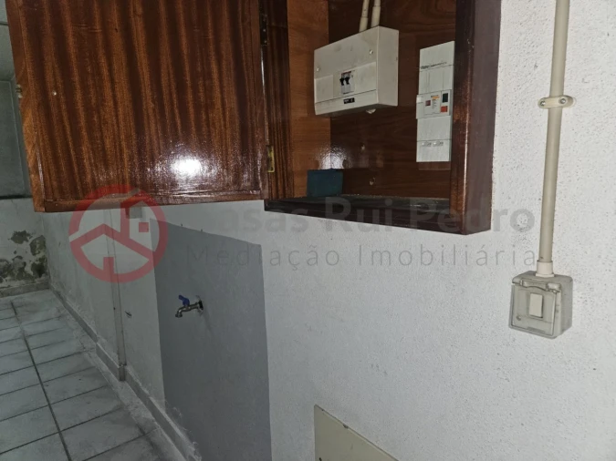 Garagem para Arrendamento em Charneca de Caparica e Sobreda Foto 10
