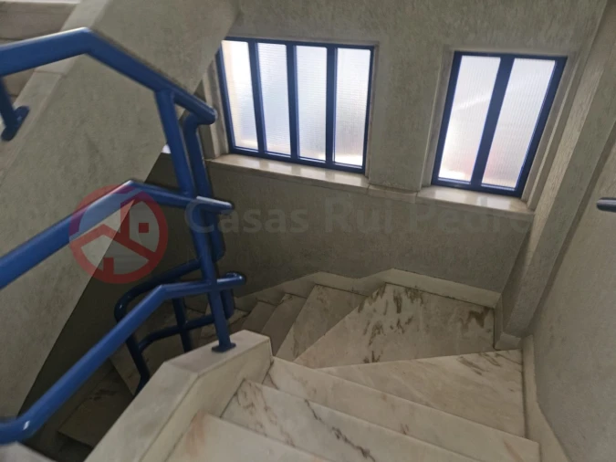 Garagem para Arrendamento em Charneca de Caparica e Sobreda Foto 13