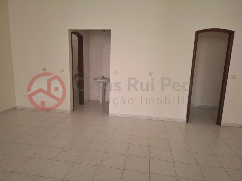 Loja para Venda em Cacém e São Marcos Foto 3